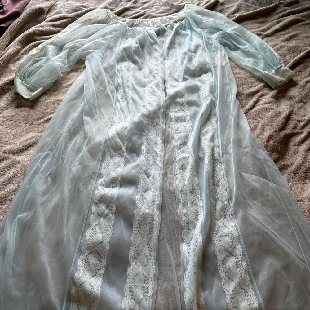 Vintage 60's Powers Model light blue peignoir with white lace Size S
